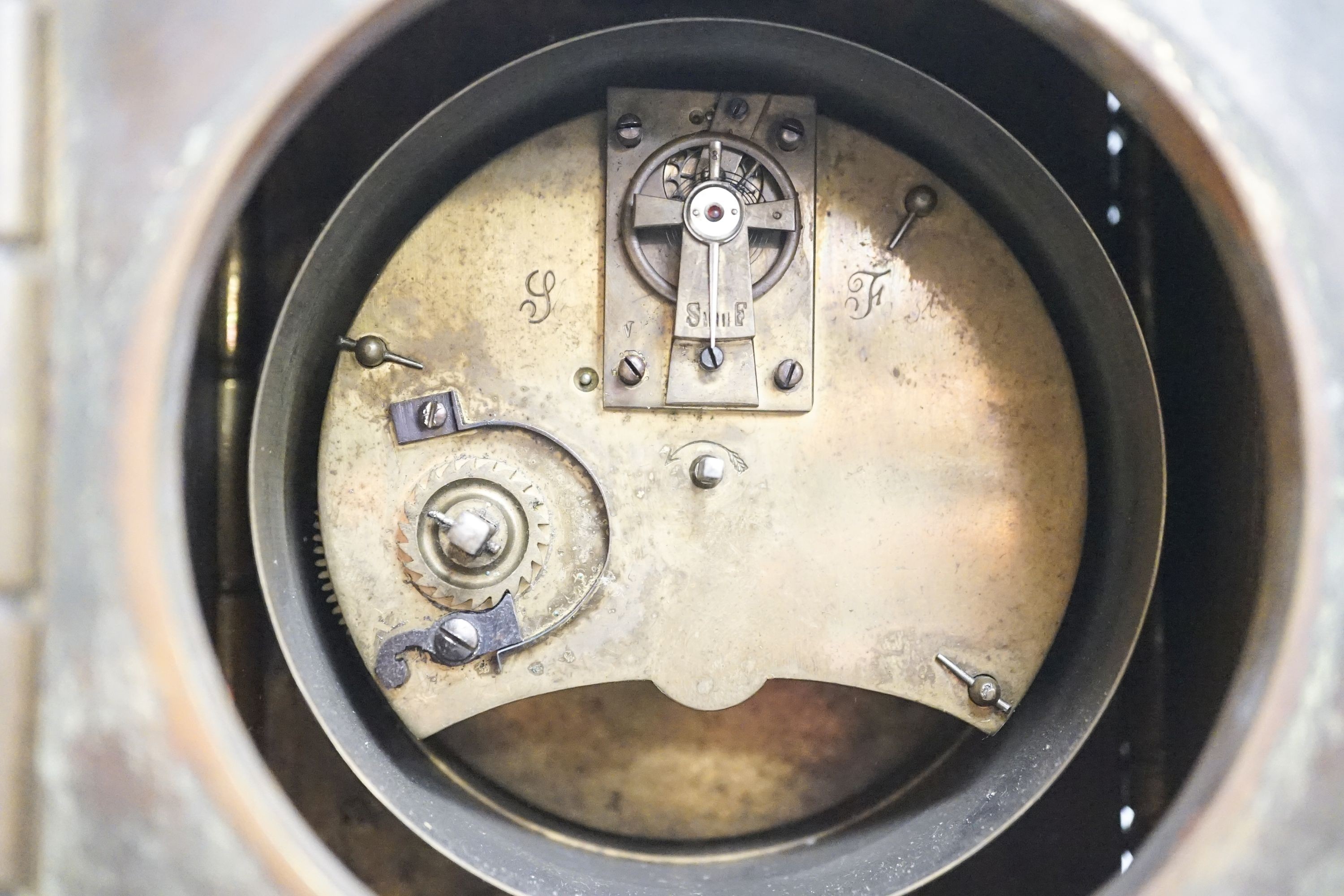 An Edwardian patinated brass mantel clock with key 30cm